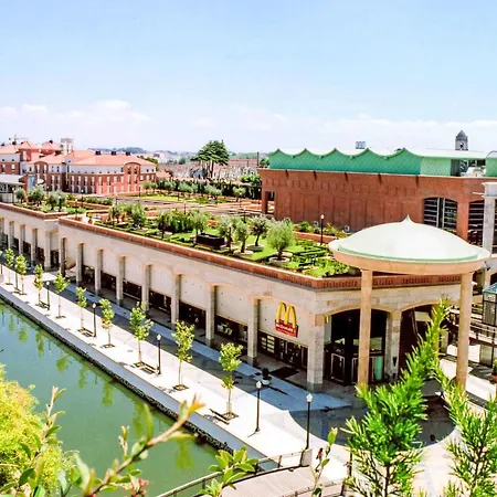 Appartement Near Forum Mall By Interhome